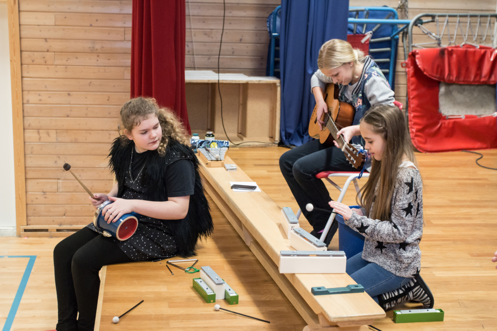 KONSENTRERT: Julie, Marie Helene, Amalie, Celina.