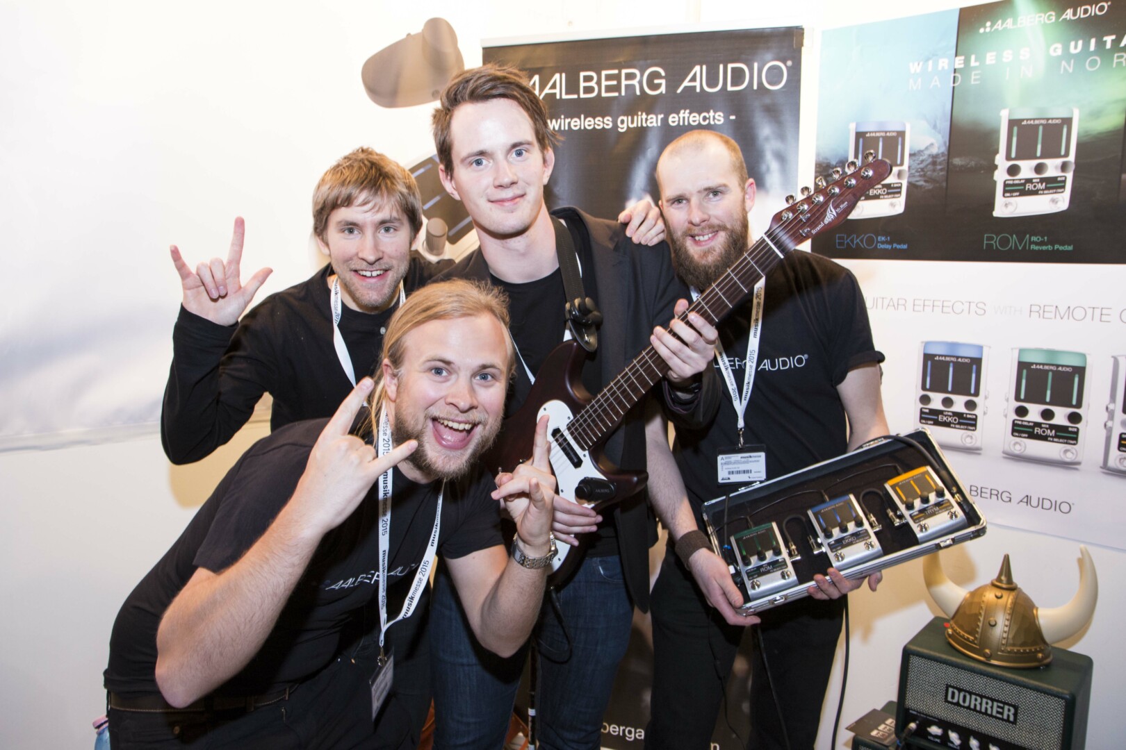 LYKKENS PAMFILIAE: Aalberg Audio, her på årets Frankfurt-messe, er optimister med tanke på sitt produkts framtid. Fra venstre: Aleksander Torstensen, Martin Kristoffersen, Rolf Rikard Bjørkvoll og Rune Aalberg Aalstad.