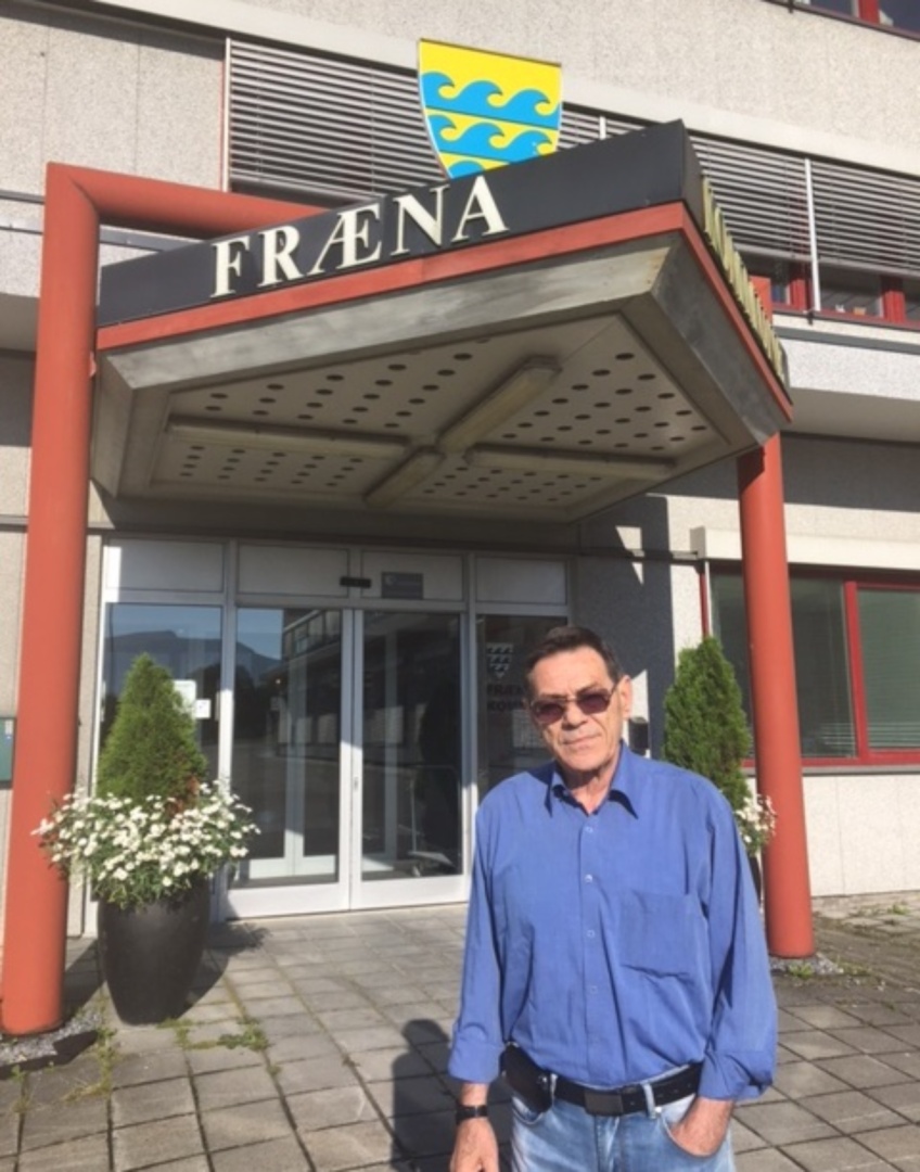 Rektor fra Serbia: Veroljub Penjin fra Serbia er rektor for Fræna kulturskole. Der er 4 av 9 pedagoger fra utlandet.