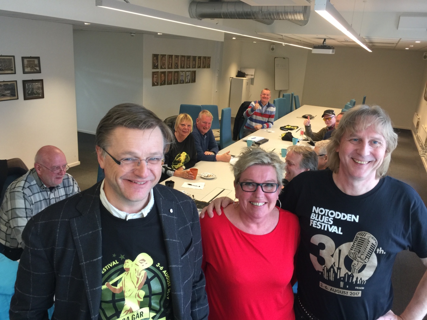 Spleiselag: 47 forbund og fagforeninger er med på prosjektet Somliga går med trasiga skor. F.v: Kjetil Andersen i Handel og kontor, Janne Hegna i Musikernes fellesorganisasjon og Jostein Forsberg, festivalleder for Notodden Blues Festival.