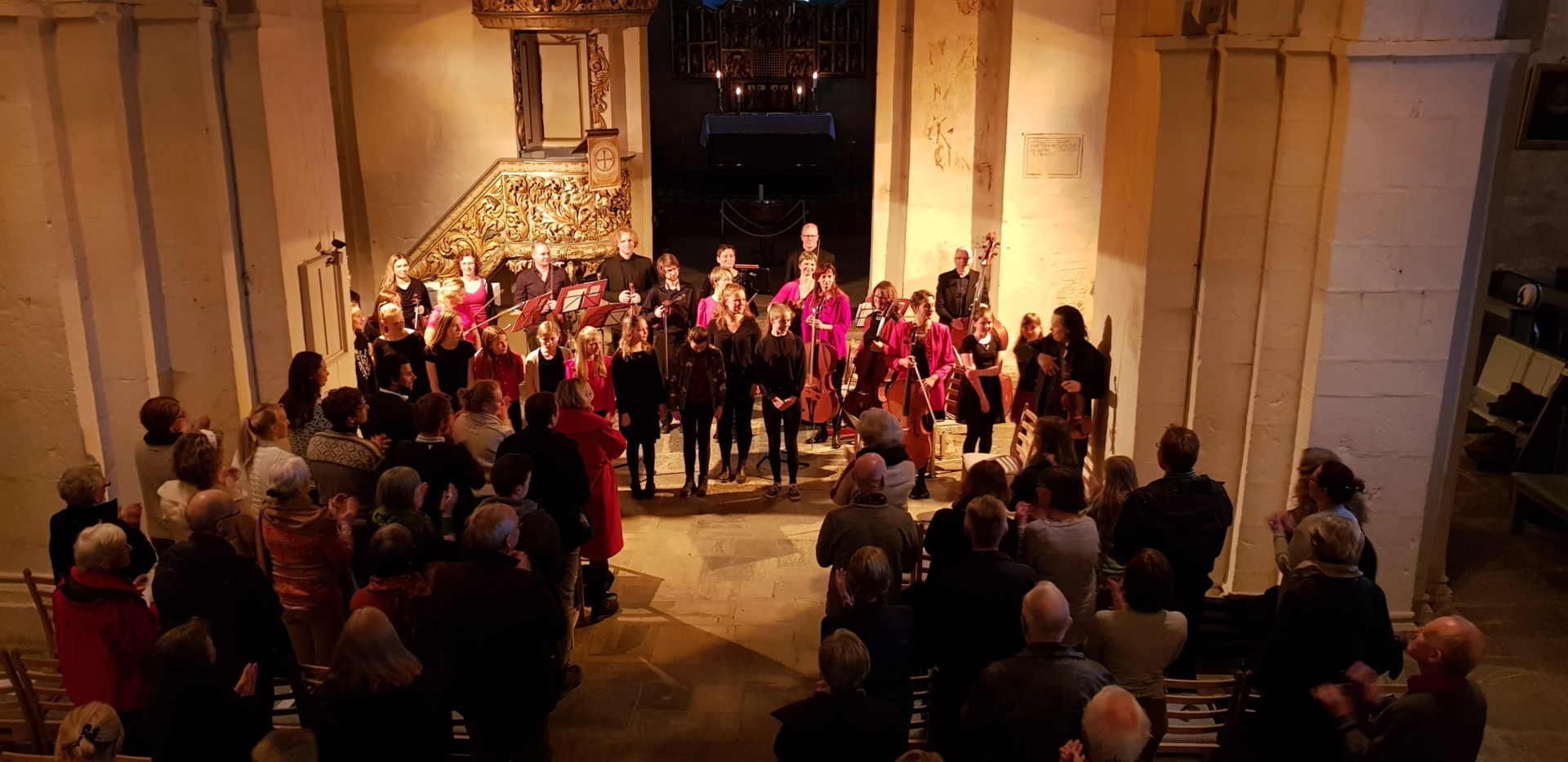Sjarmoffensiv: Sinfonietta Innlandet inviterte samtlige politikere i regionen til sine konserter i forbindelse med en turné i mai. I konsertinvitasjonen orienterte de politikerne om sin virksomhet, i håp om å påvirke beslutningsprosessen i juni. Bildet er fra en konsert i Ringsaker kirke.