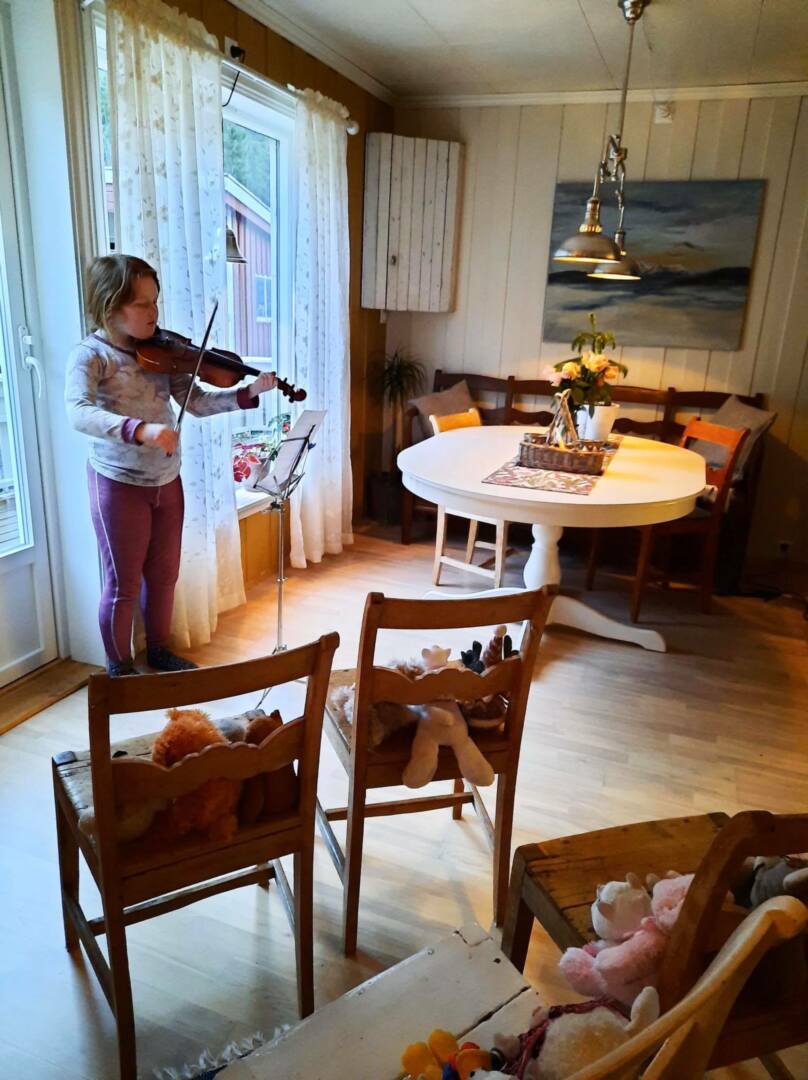 Konserttrening: Når man ikke lenger kan spille for folk, er bamsene et godt alternativ.