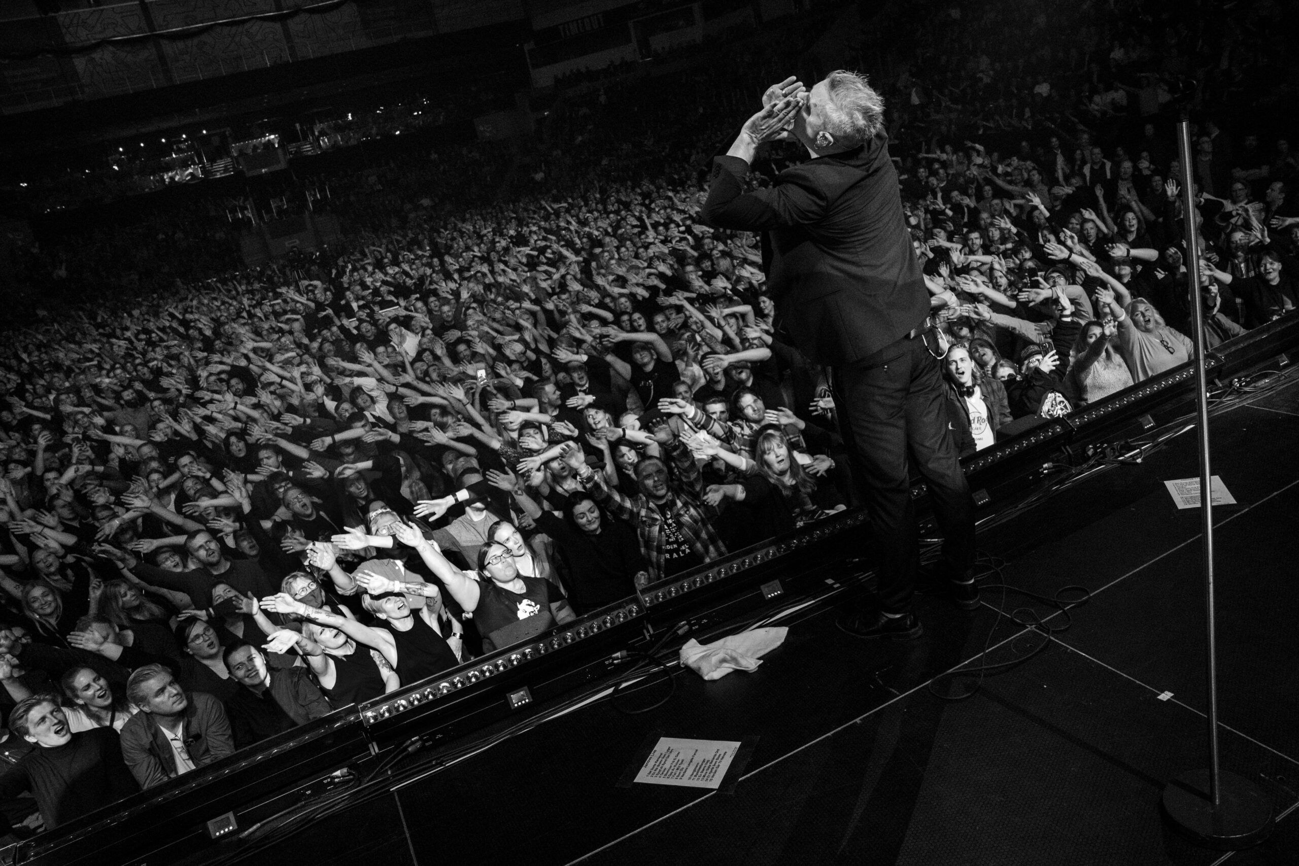 Janove på scenen med publikum
