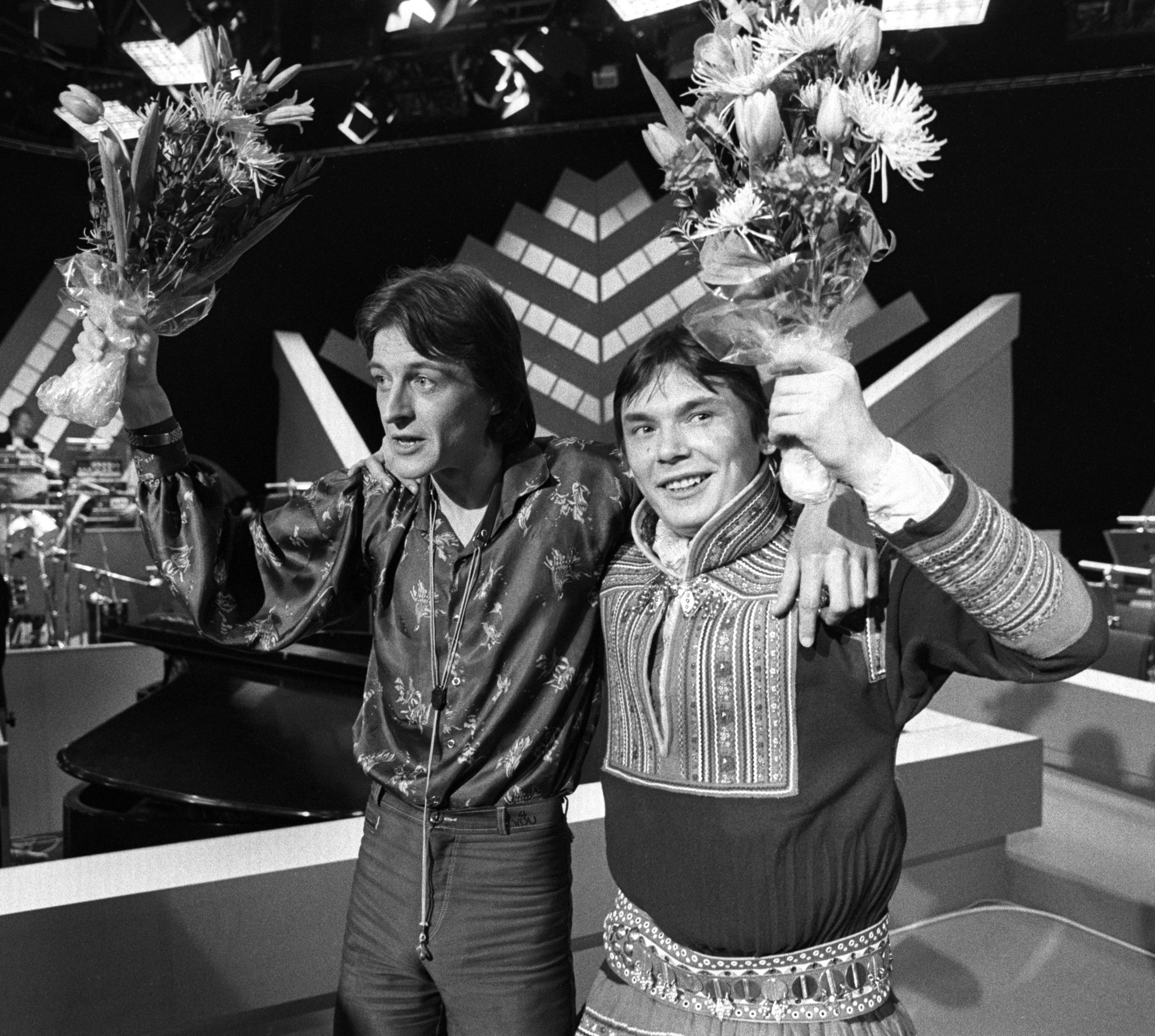 Melodi Grand Prix ( MGP) , norsk finale. Sverre Kjeldsberg (t.v.) og Mattis Hætta på scenen. De vant den norske finalen med sangen "Sami Ædnan".