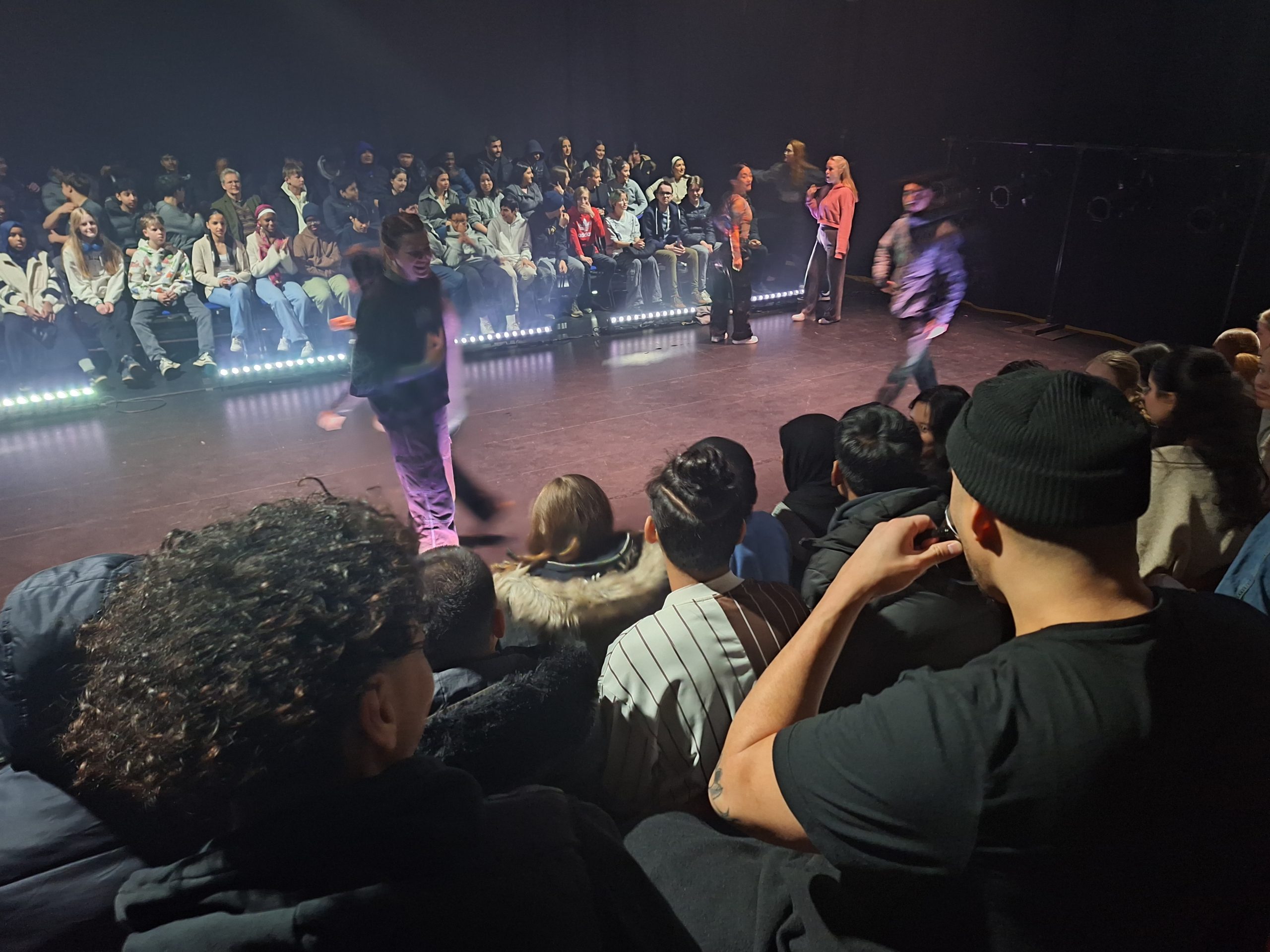 BLIKK Mine Nilay Yalcin. Kloden Teater